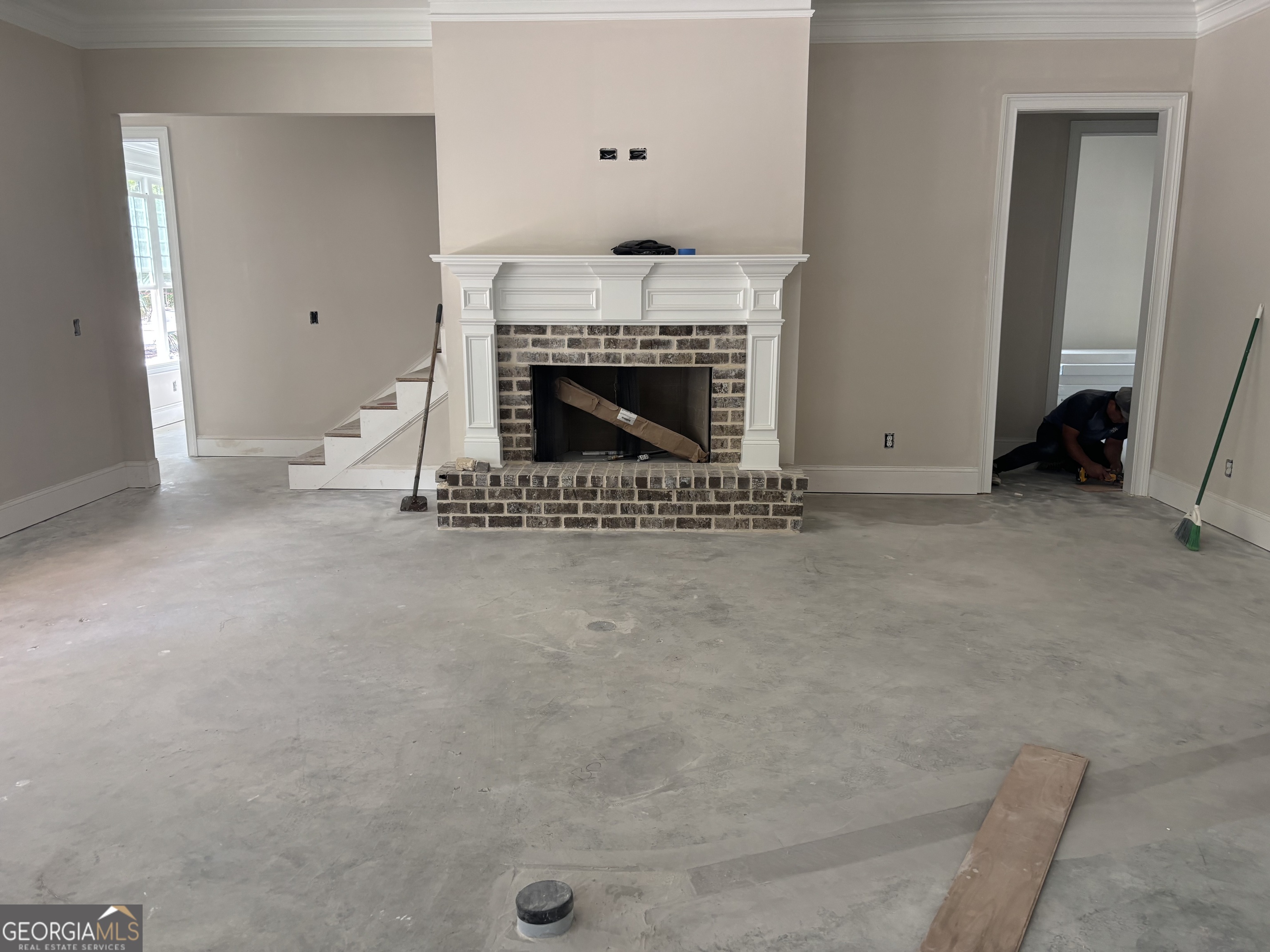 119 Hampton Point Drive St. Simons Island, GA 31522 - Photo 5 of 37 a living room with a fireplace