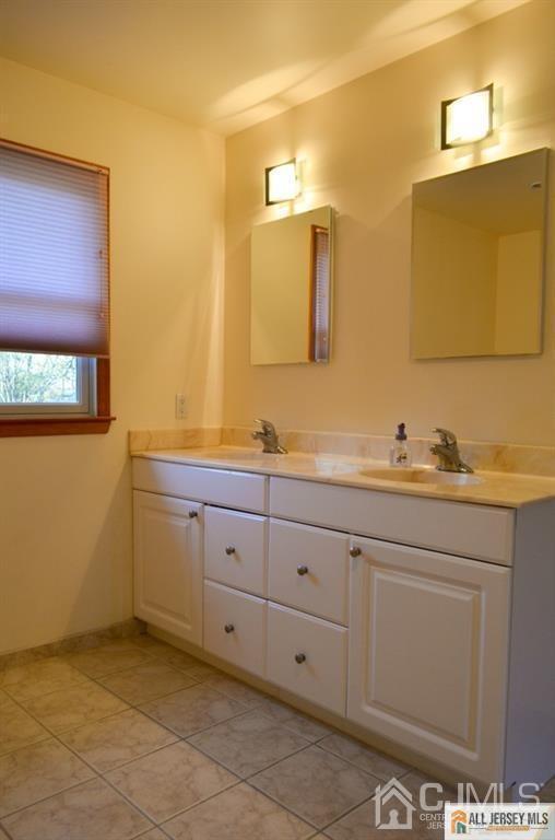 8 Sherwood Road Edison, NJ 08820 - Photo 11 of 20