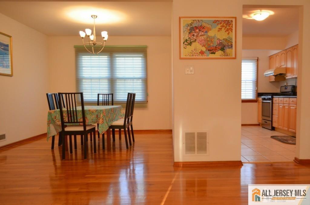 8 Sherwood Road Edison, NJ 08820 - Photo 2 of 20