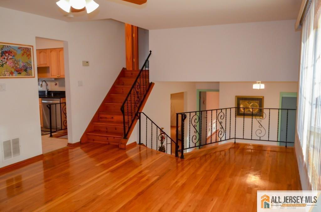8 Sherwood Road Edison, NJ 08820 - Photo 3 of 20