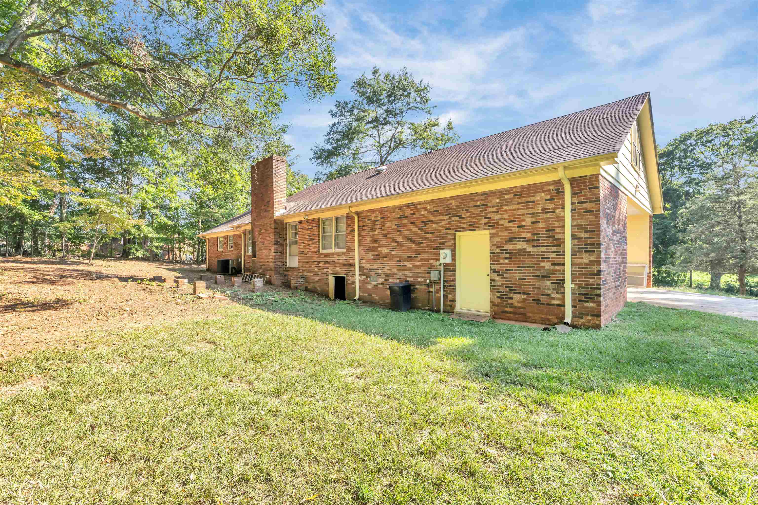 110 Edgecombe Road Spartanburg, SC 29307 - Photo 2 of 25