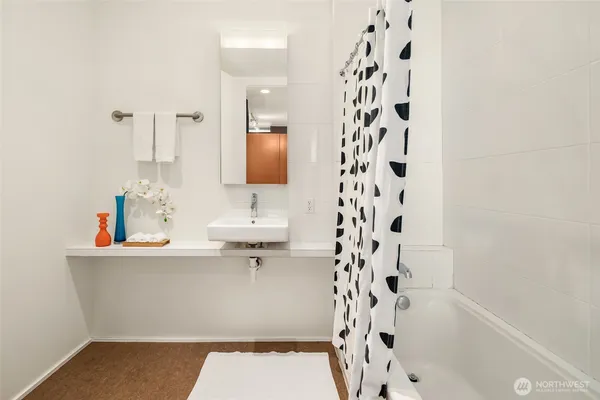 $445,000 | 1111 East Pike Street, Unit 403, Seattle, WA 98122