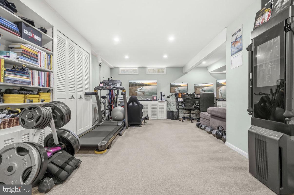 8853 Applecross Lane Springfield, VA 22153 - Photo 26 of 37