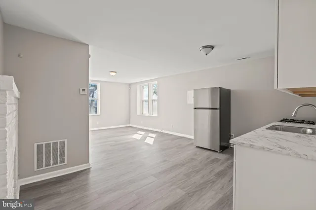 $975 | 1004-6 South 52nd Street, Unit 6 2F, Philadelphia, PA 19143