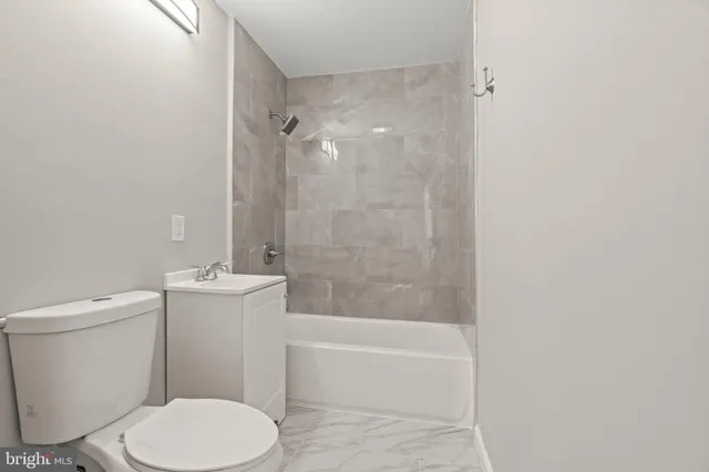 $975 | 1004-6 South 52nd Street, Unit 6 2F, Philadelphia, PA 19143