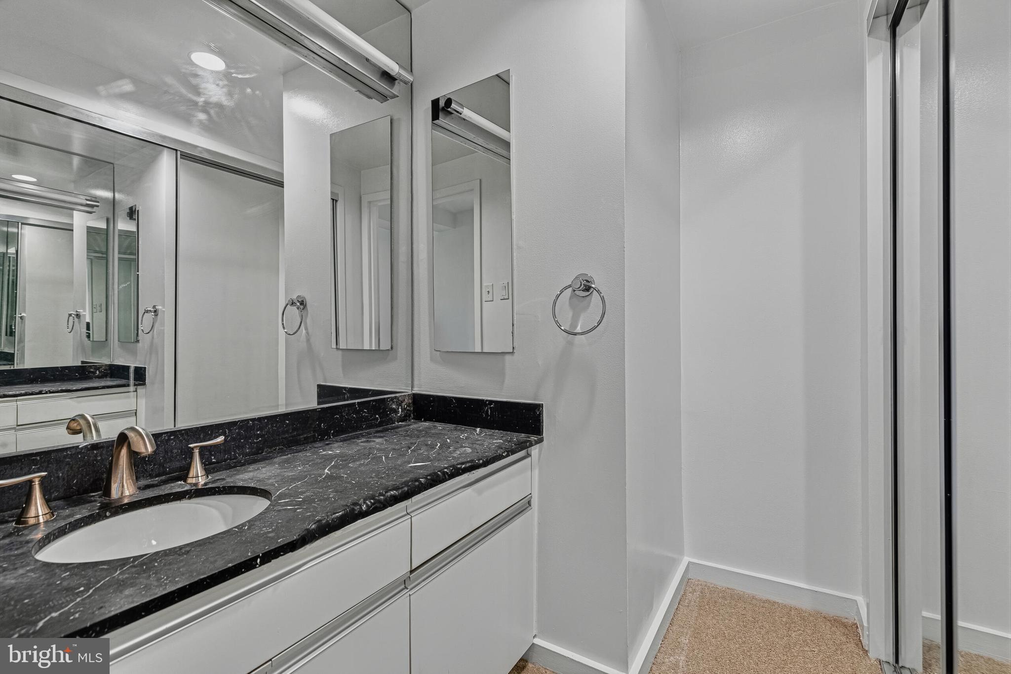 2501 M Street Northwest, Unit 722 Washington, DC 20037 - Photo 19 of 26 Dressing Room Primary Suite