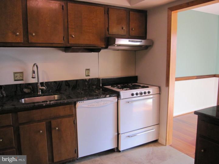 220-11 Echelon Road Voorhees, NJ 08043 - Photo 7 of 12 Kitchen