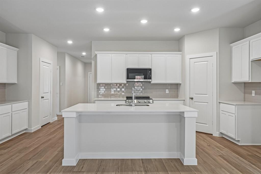 369 Declan Street Springtown, TX 76082 - Photo 14 of 37