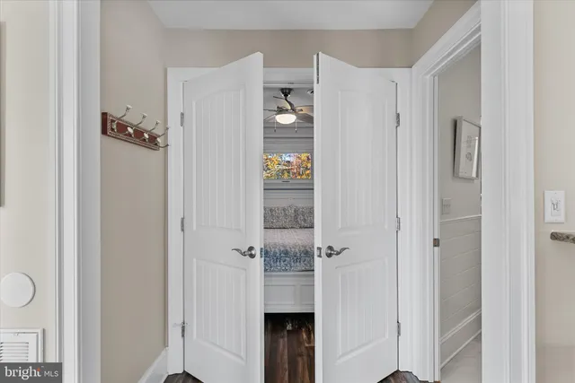 a picture of a building