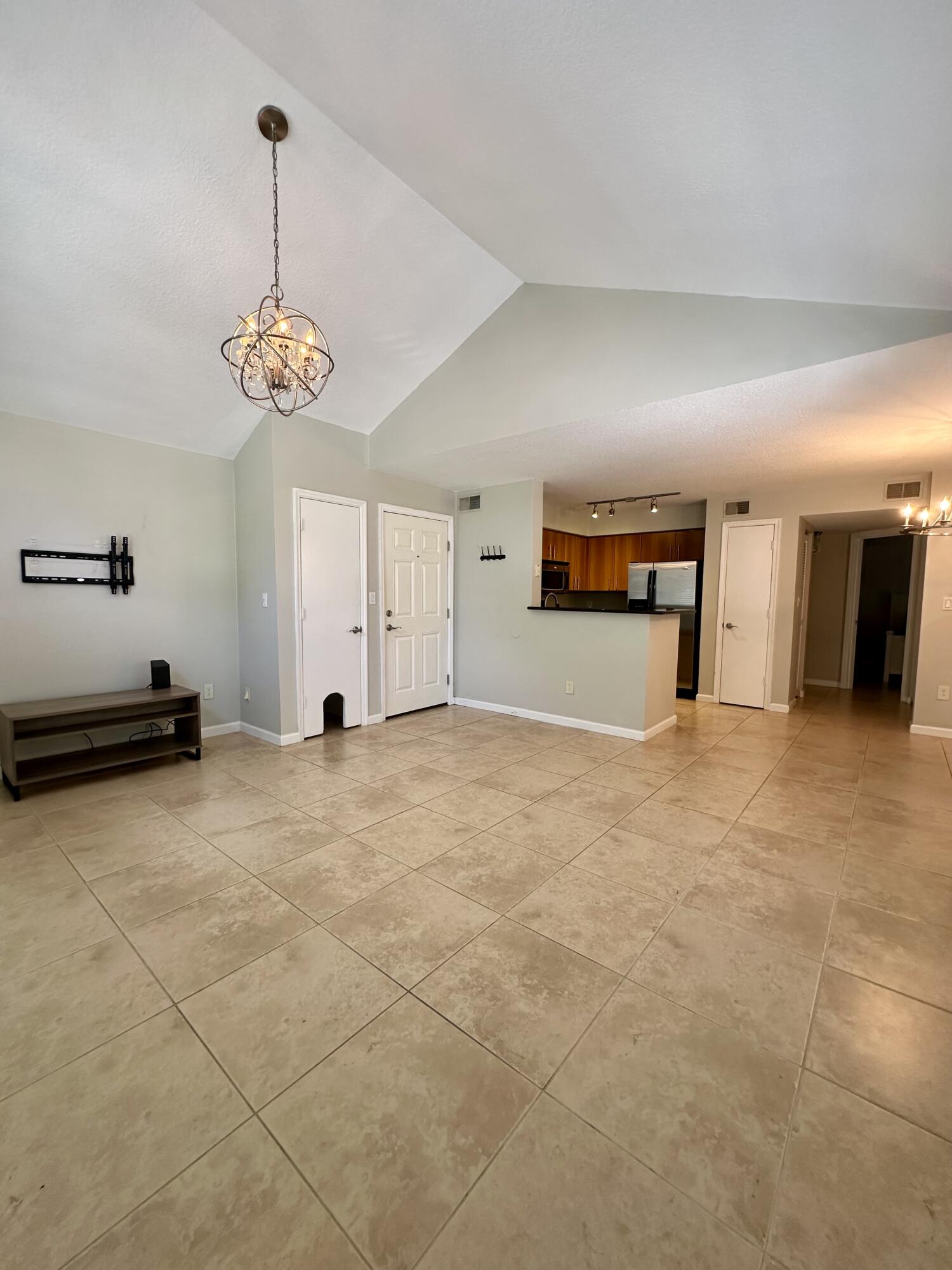 1050 Crystal Way, Unit H Delray Beach, FL 33444 - Photo 5 of 41 BahiaLivingRoom