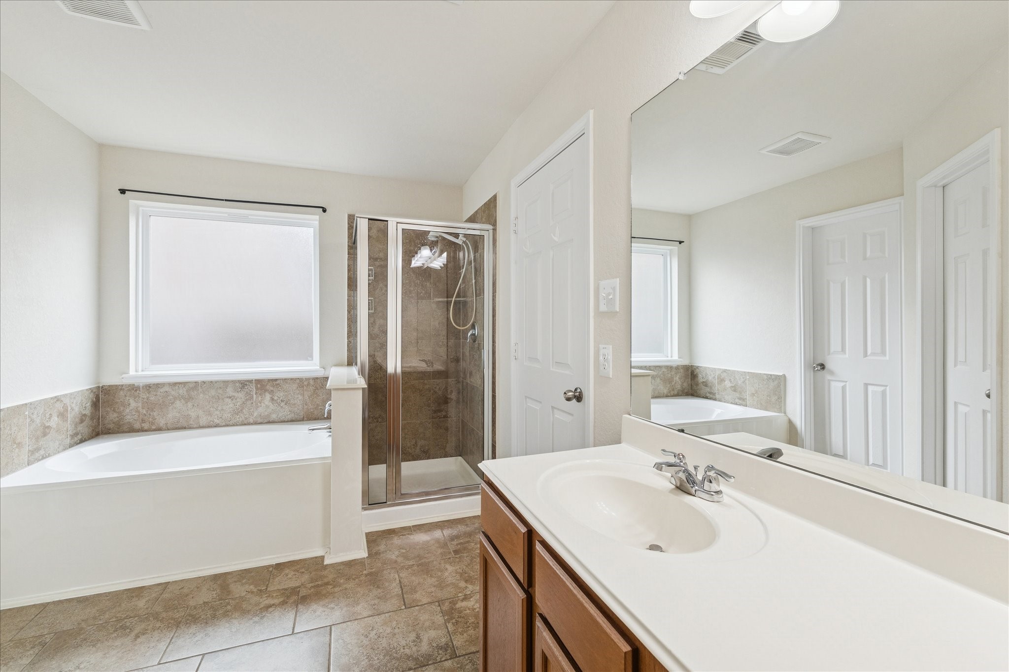 8211 Pastel Dawn Trace Houston, TX 77049 - Photo 13 of 20