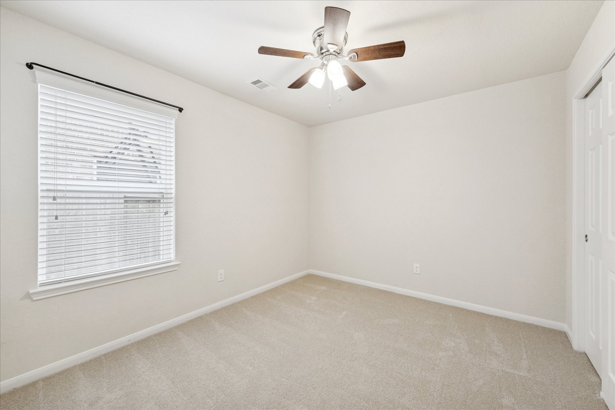 8211 Pastel Dawn Trace Houston, TX 77049 - Photo 16 of 20