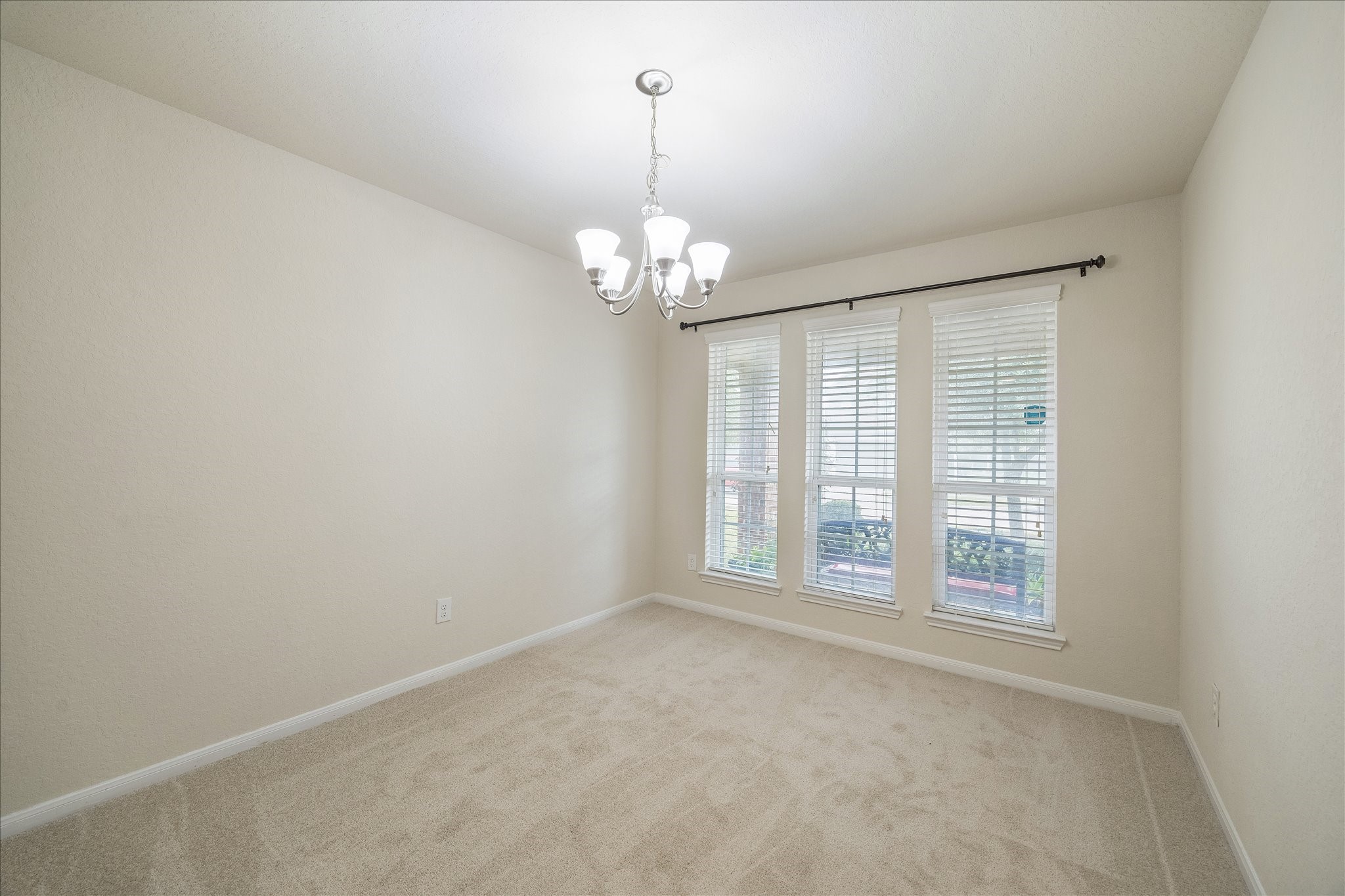 8211 Pastel Dawn Trace Houston, TX 77049 - Photo 5 of 20