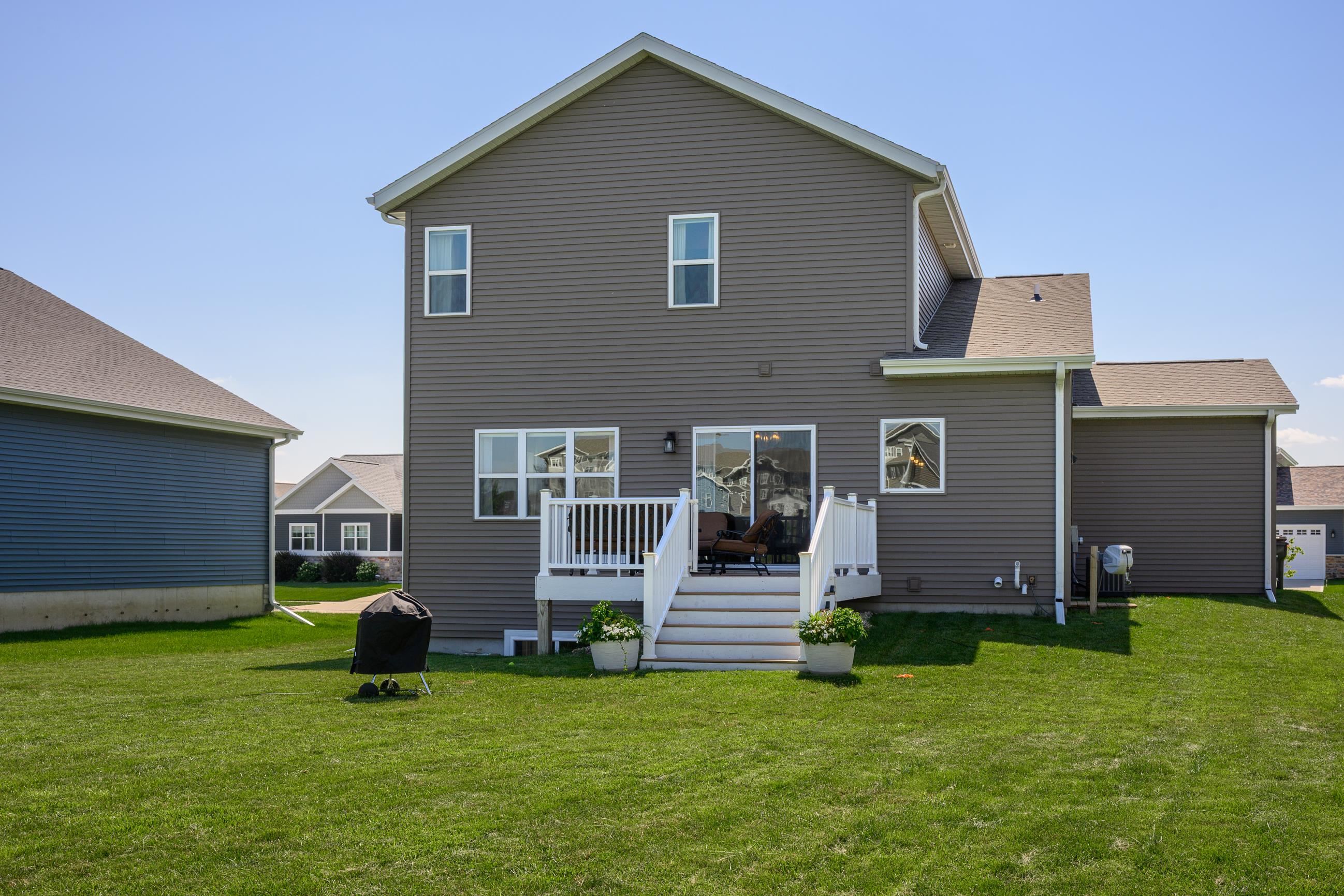 129 North Legacy Way Sun Prairie, WI 53590 - Photo 3 of 54