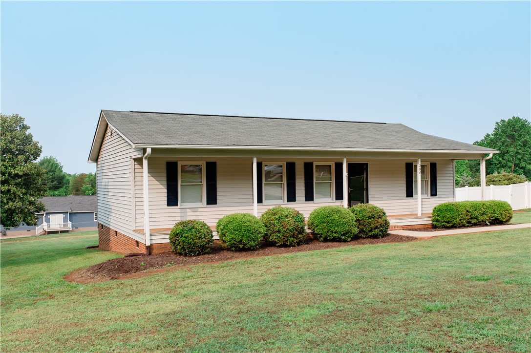 204 Dalton Hill Road Easley, SC 29640 - Photo 3 of 33