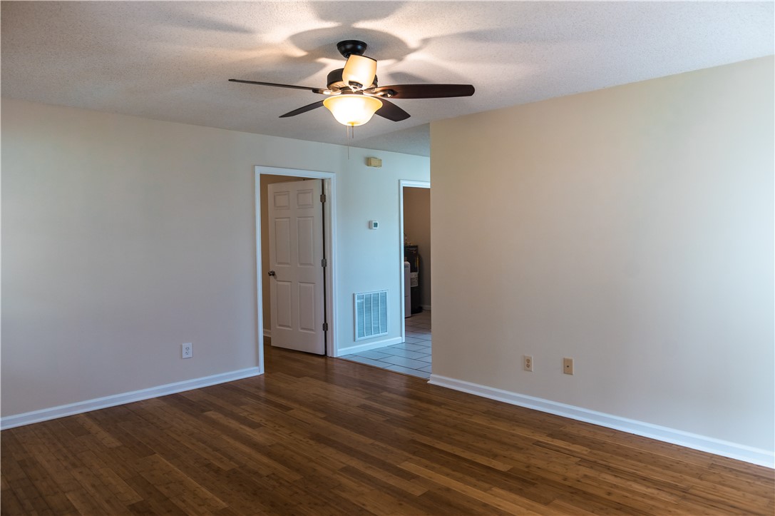 204 Dalton Hill Road Easley, SC 29640 - Photo 7 of 33 LIVING ROOM