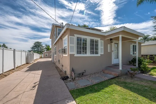 a front view of house with yard