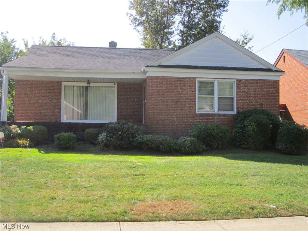 3812 Warrendale Road Cleveland, OH 44118 - Photo 2 of 32 Nicely landscaped front yard