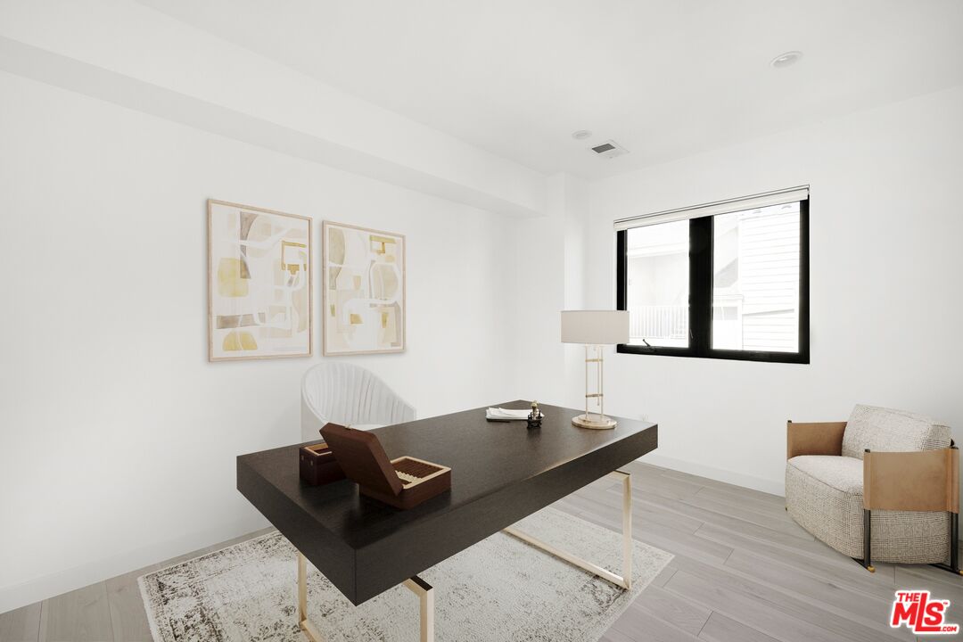 2225 4th Street, Unit B Santa Monica, CA 90405 - Photo 6 of 11 a living room with furniture and a couch