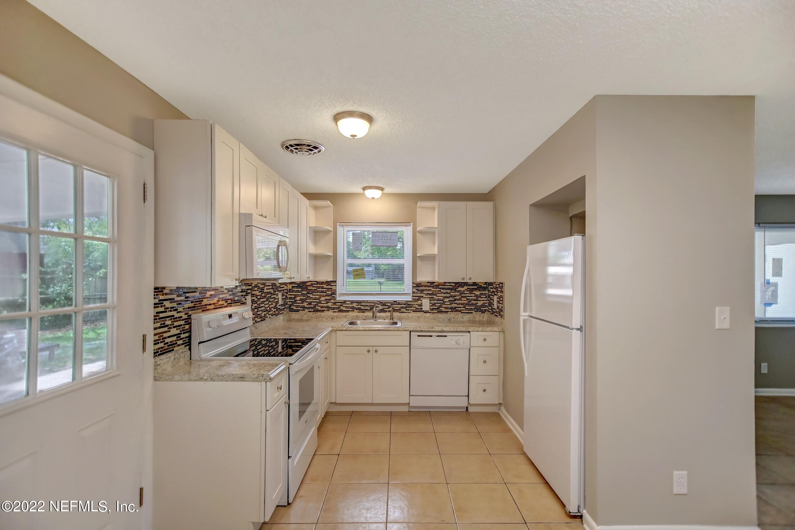 1825 Fouraker Road Jacksonville, FL 32221 - Photo 4 of 25 5J4A5349_50_51