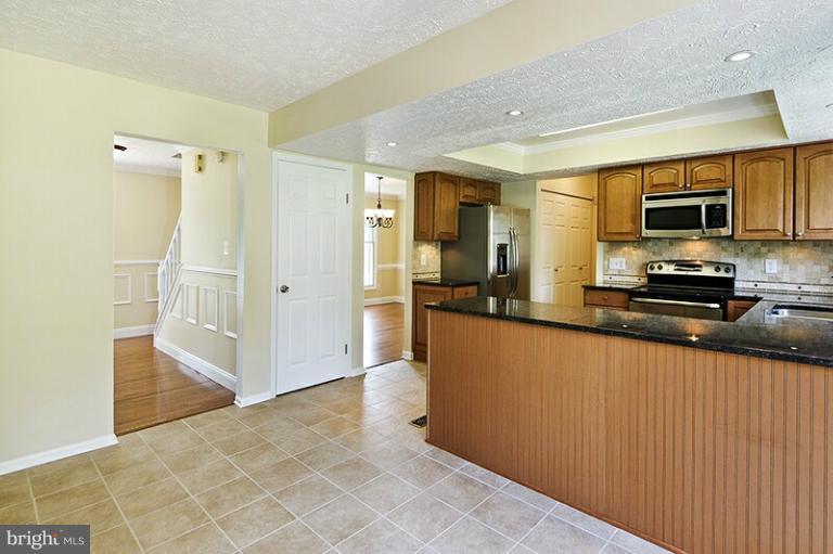 2228 Halter Lane Reston, VA 20191 - Photo 14 of 28 Kitchen