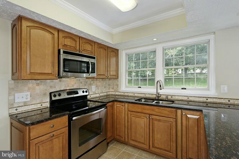 2228 Halter Lane Reston, VA 20191 - Photo 3 of 28 Kitchen