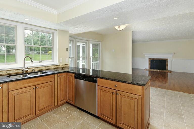 2228 Halter Lane Reston, VA 20191 - Photo 22 of 28 Kitchen