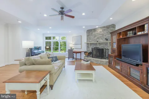 $2,100,000 | 5601 Vernon Place, Bethesda, MD 20817