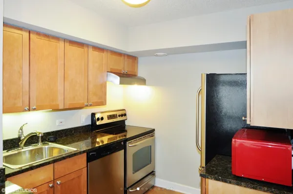 $2,500 | 30 East Huron Street, Unit 2408, Chicago, IL 60611