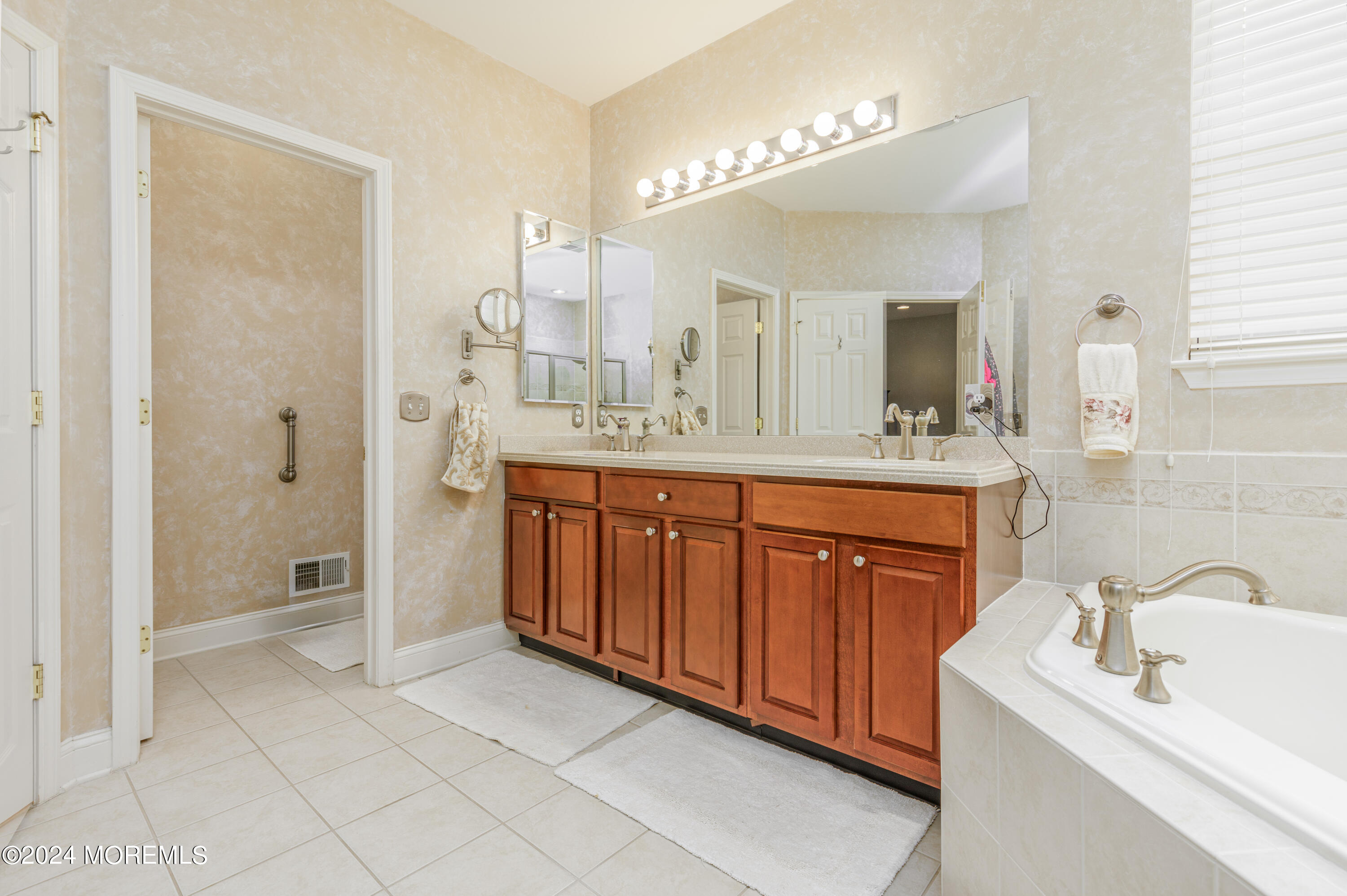 9 Exton Way Jackson, NJ 08527 - Photo 22 of 35 Master Bathroom