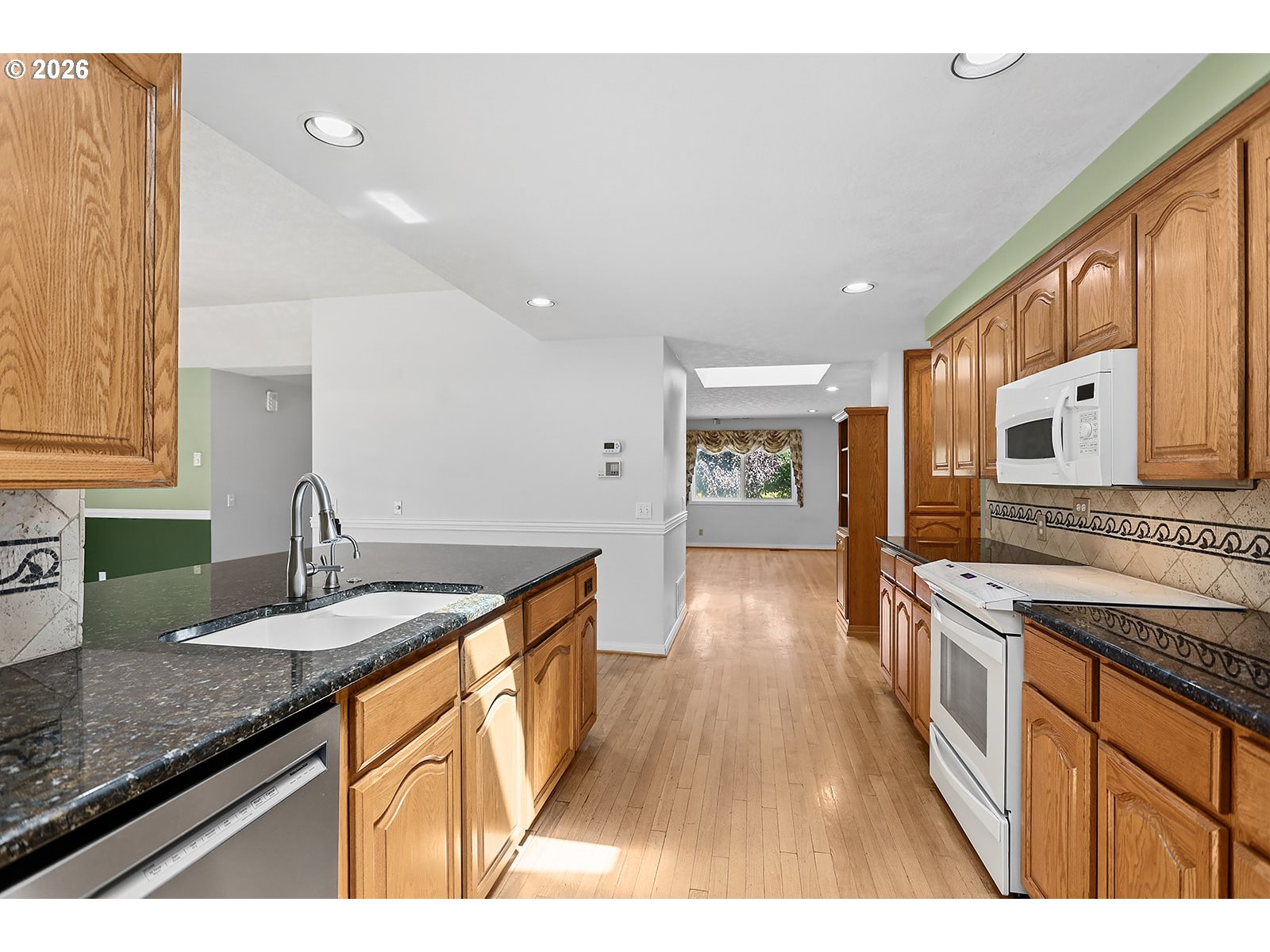 890 Hobbs Road Hood River, OR 97031 - Photo 12 of 44 Kitchen
