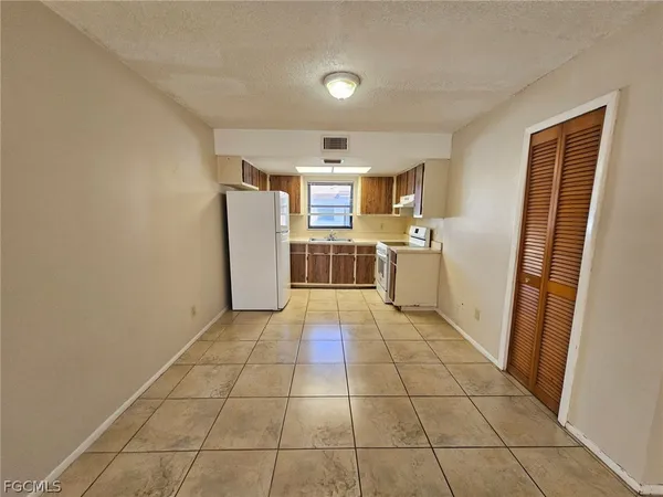 $1,000 | 1221 Southeast 46th Lane, Unit K, Cape Coral, FL 33904