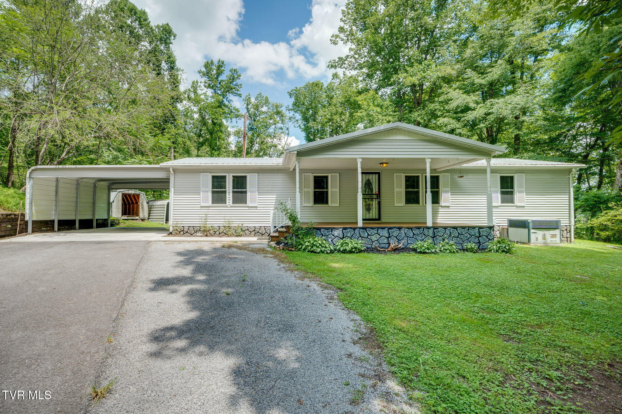 1447 Clawson Road Jonesville, VA 24263 - Photo 1 of 43 001