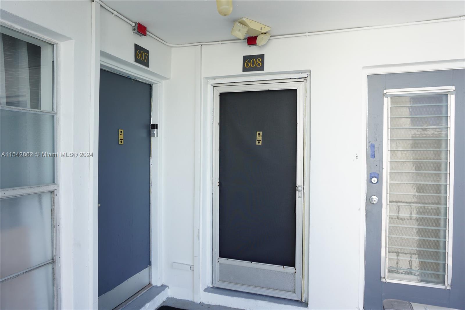 1340 Lincoln Road, Unit 608 Miami Beach, FL 33139 - Photo 2 of 10 a view of hallway with washer and dryer