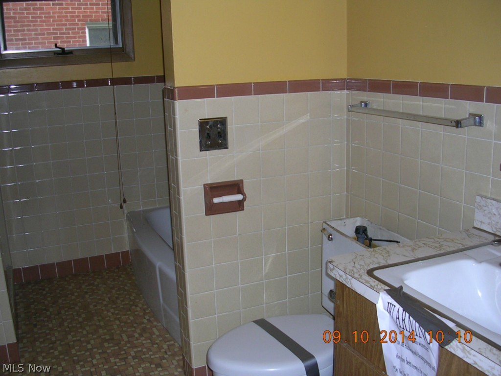 2135 Waynoka Road Euclid, OH 44117 - Photo 7 of 15 Gallery Image 7