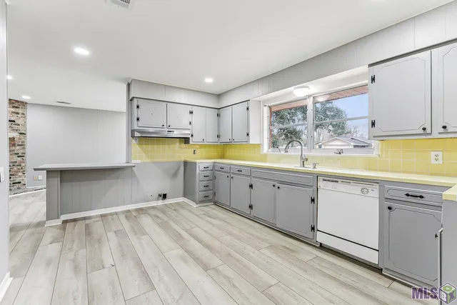 $1,950 | 915 Cora Drive, Baton Rouge, LA 70815