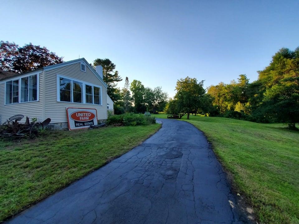 15 Bedford Road New Boston, NH 03070 - Photo 4 of 38 Gallery Image 4