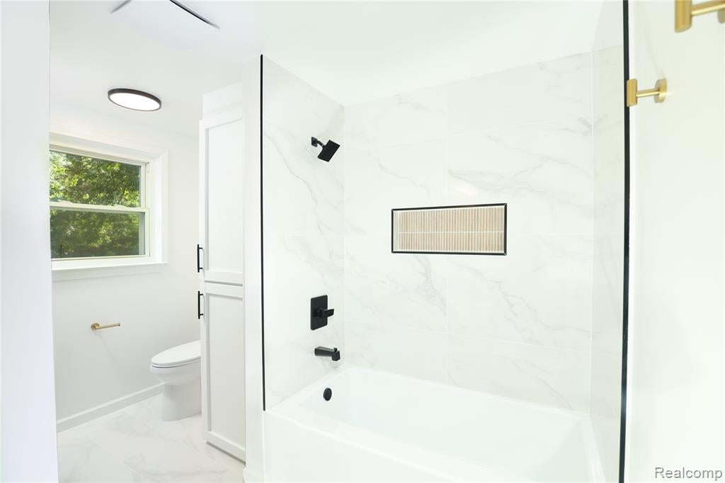 24095 Farmington Road Farmington, MI 48336 - Photo 27 of 51 Gallery Image 27