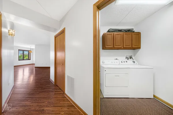 $3,000 | 5555 North Cumberland Avenue, Unit 711, Chicago, IL 60656