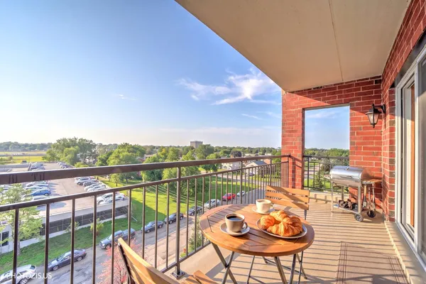 $3,000 | 5555 North Cumberland Avenue, Unit 711, Chicago, IL 60656