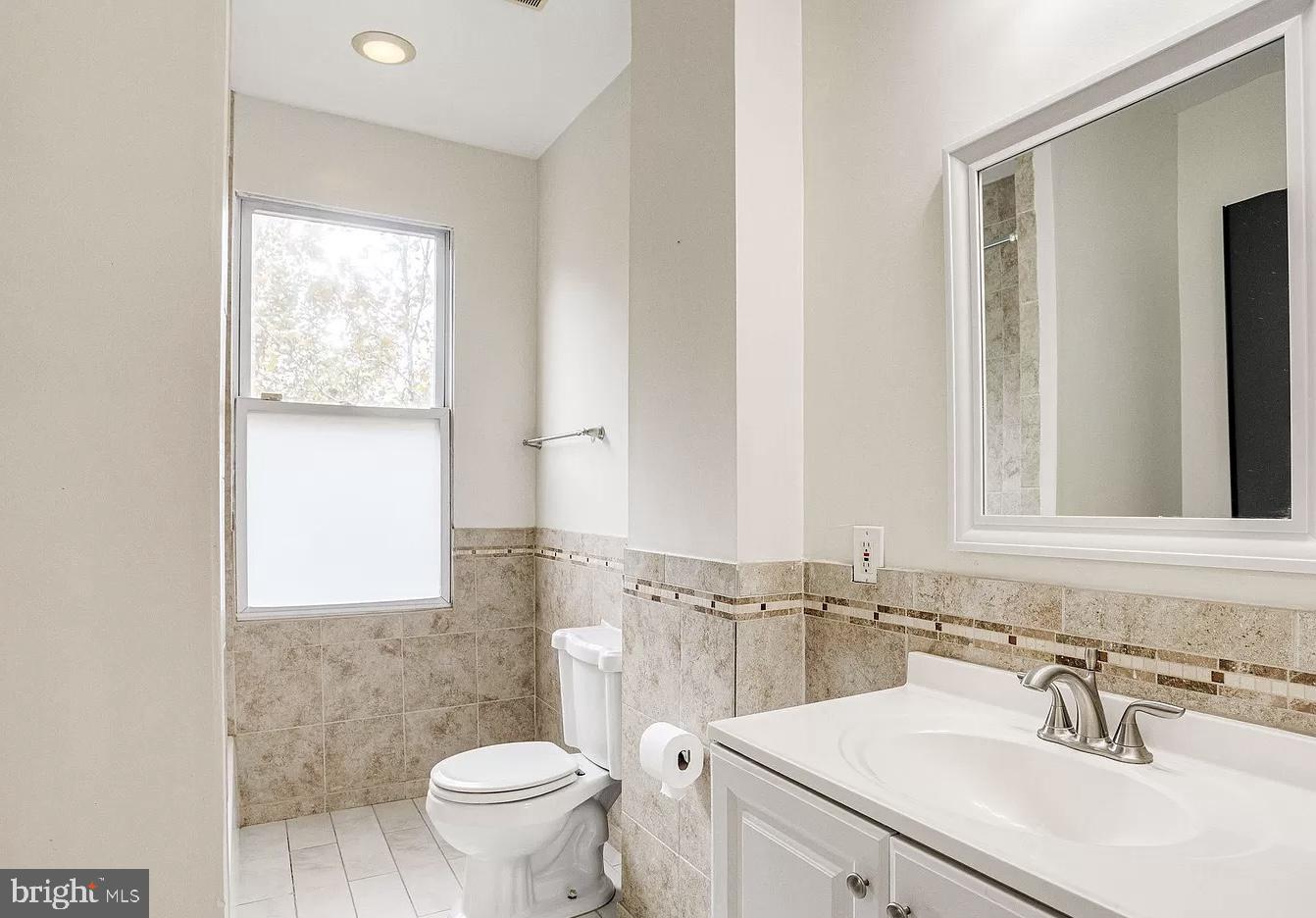 595 Columbia Road Northwest Washington, DC 20001 - Photo 24 of 36 a bathroom with a sink toilet and mirror