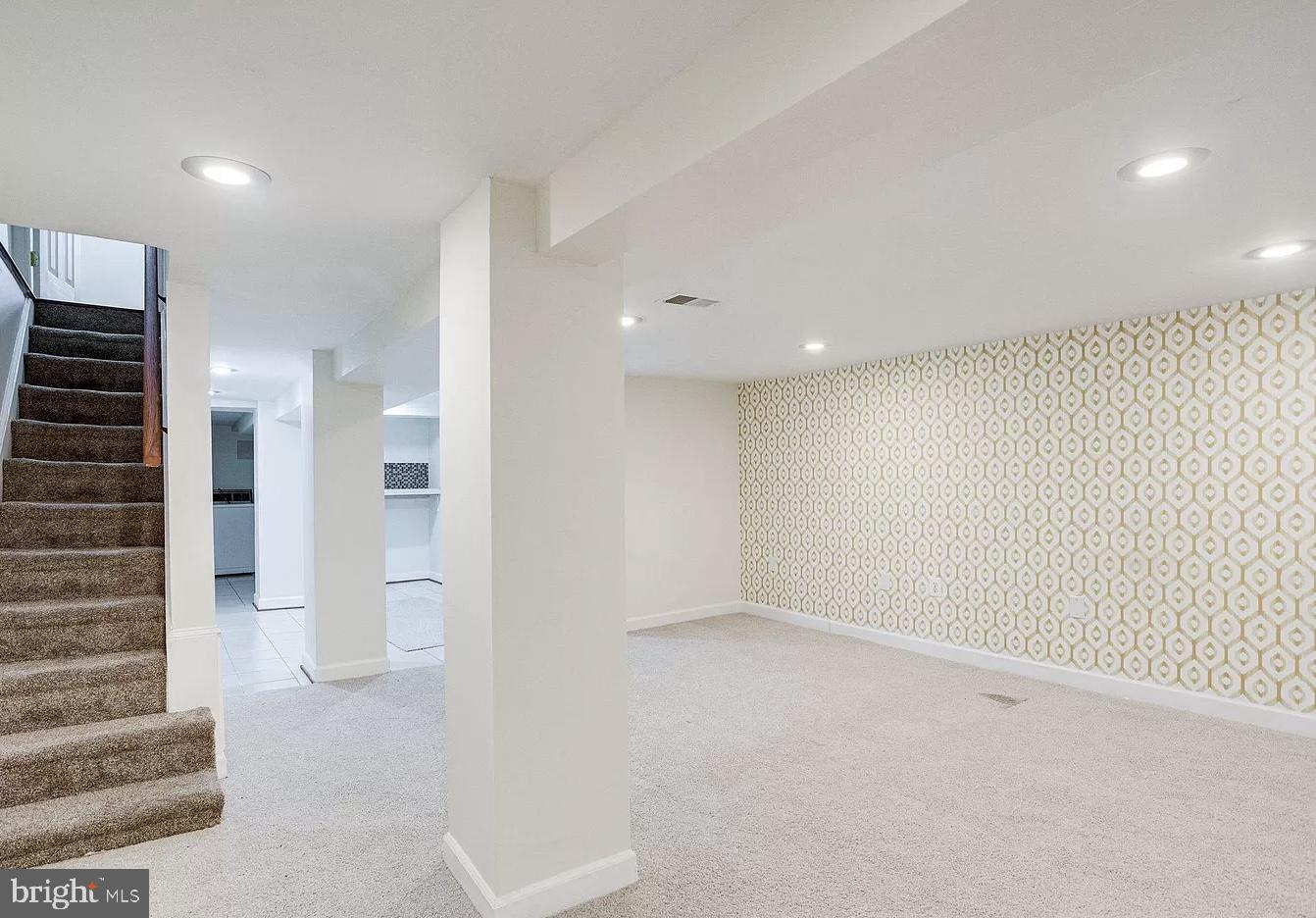 595 Columbia Road Northwest Washington, DC 20001 - Photo 26 of 36 a view of an empty room