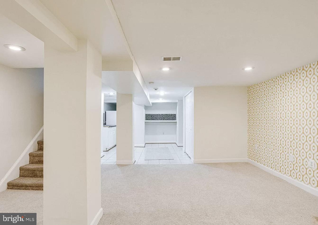 595 Columbia Road Northwest Washington, DC 20001 - Photo 27 of 36 an empty room with white walls and windows