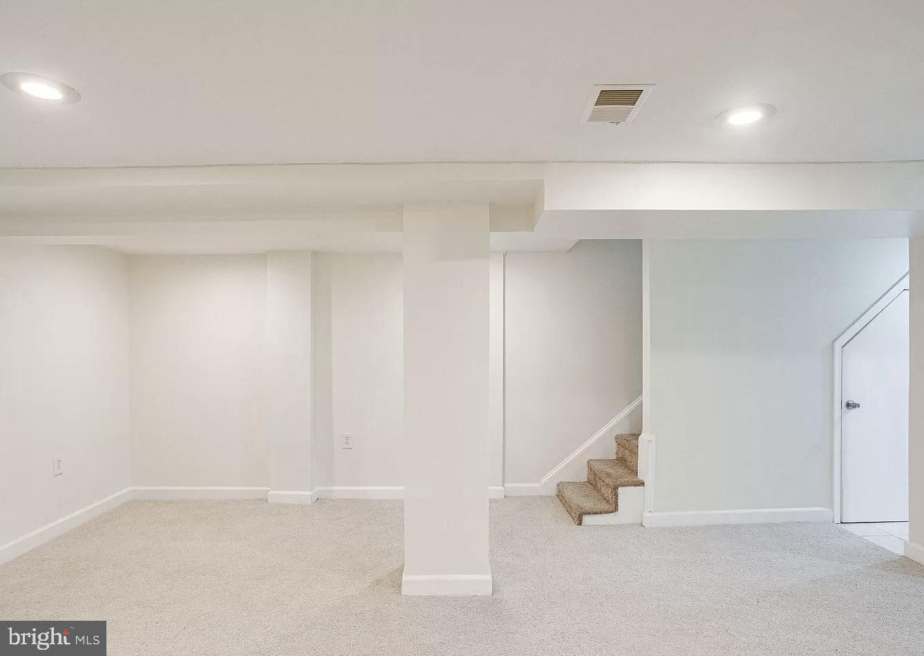 595 Columbia Road Northwest Washington, DC 20001 - Photo 29 of 36 a view of an empty room