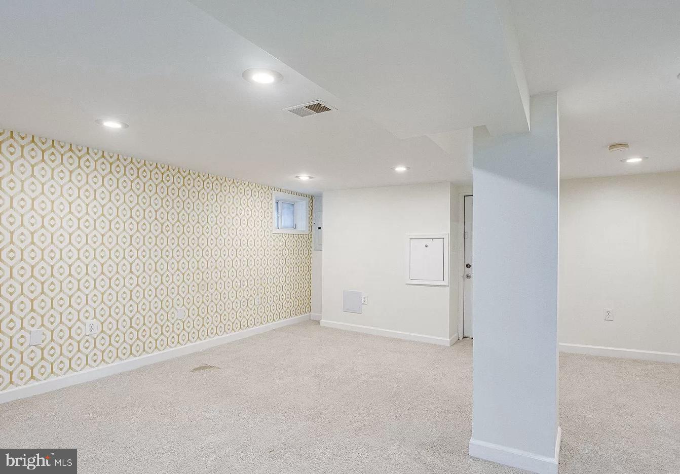 595 Columbia Road Northwest Washington, DC 20001 - Photo 31 of 36 a view of an empty room