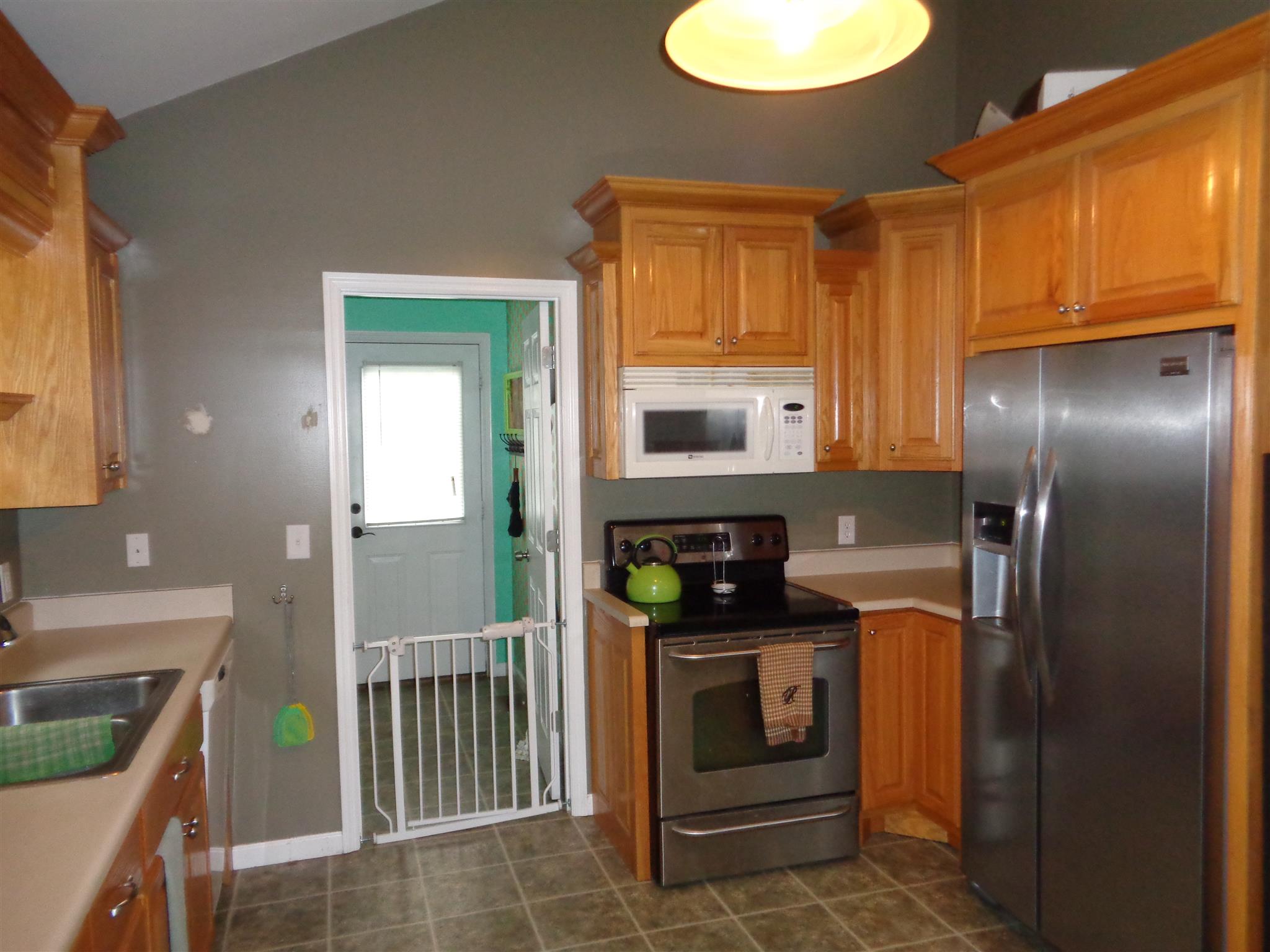 100 Timber Ridge Lane Pulaski, TN 38478 - Photo 8 of 28 Very nice, well equipped kitchen.