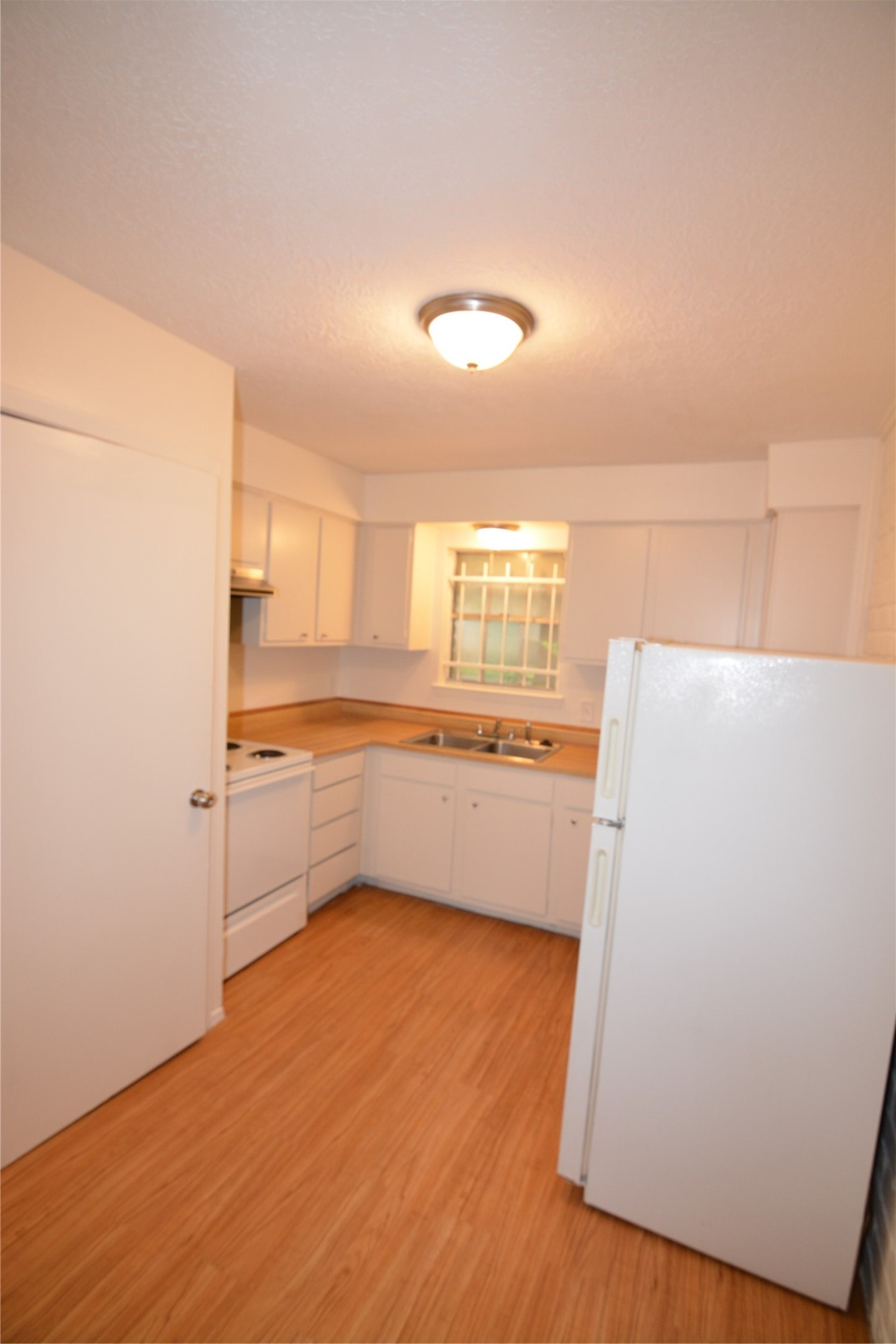7104 Jetty Lane Houston, TX 77072 - Photo 7 of 16