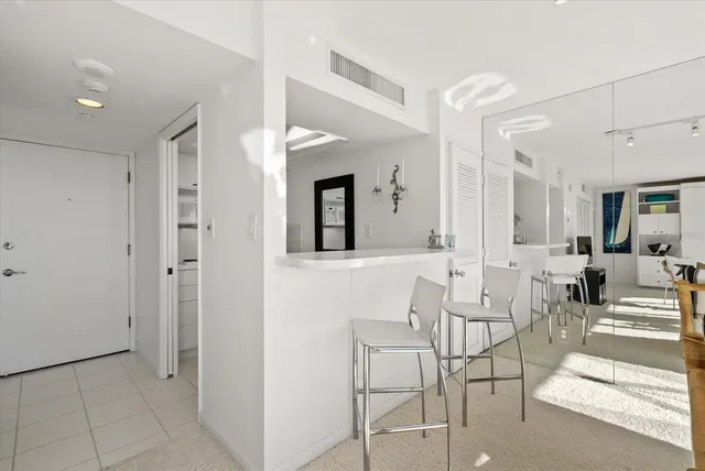 $690,000 | 5400 Ocean Boulevard, Unit 805, Sarasota, FL 34242