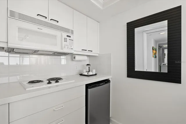 $690,000 | 5400 Ocean Boulevard, Unit 805, Sarasota, FL 34242