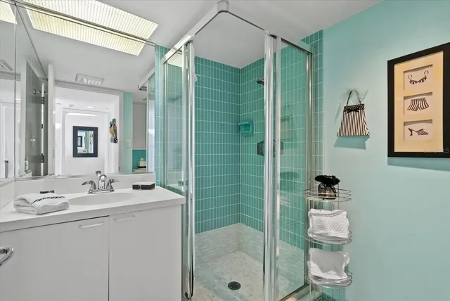 $690,000 | 5400 Ocean Boulevard, Unit 805, Sarasota, FL 34242